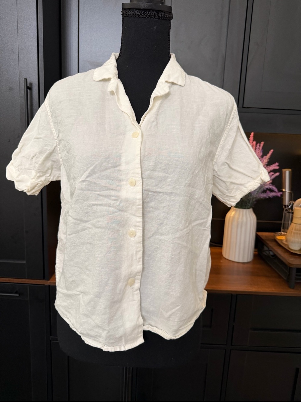 Uniqlo Women's Cream Short-Sleeve Button-Up Shirt
